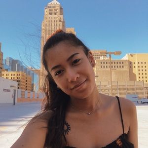 Meet your Posher, Akiya